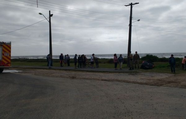 homem morre apos infarto e batida de carro no balneario Rainha 02