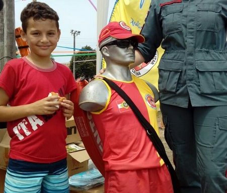 Bombeiros realizam prevenção e demonstração em evento Brincando e Sonhando 02