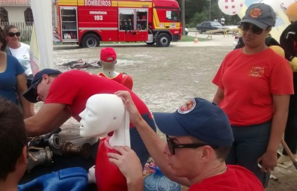 Bombeiros realizam prevenção e demonstração em evento Brincando e Sonhando 17