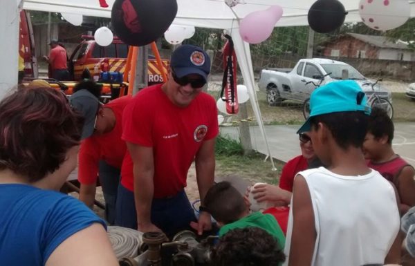 Bombeiros realizam prevenção e demonstração em evento Brincando e Sonhando 22