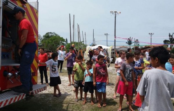 Bombeiros realizam prevenção e demonstração em evento Brincando e Sonhando 25
