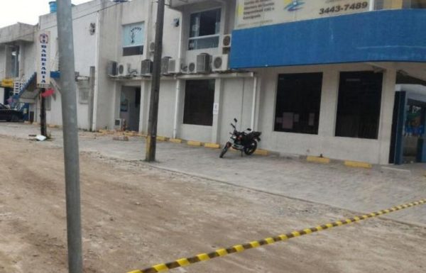 bandidos arrombam agencia da caixa em Itapoa 1