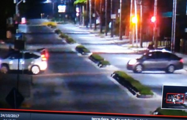 bandidos arrombam agencia da caixa em Itapoa 4