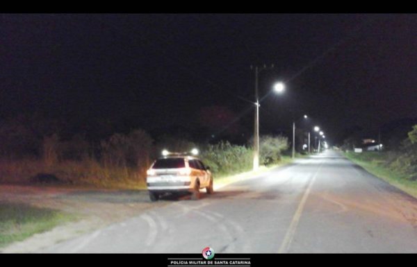 homem que furtava fios da rede de telefonia preso pela pm de Itapoa 3