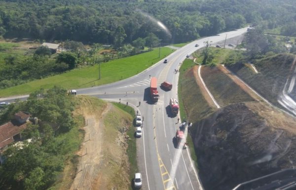 Acidente no Trevo do Contorno de Garuva poe em discussao a seguranca do transito no local 6