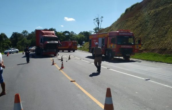 Acidente no Trevo do Contorno de Garuva poe em discussao a seguranca do transito no local 8