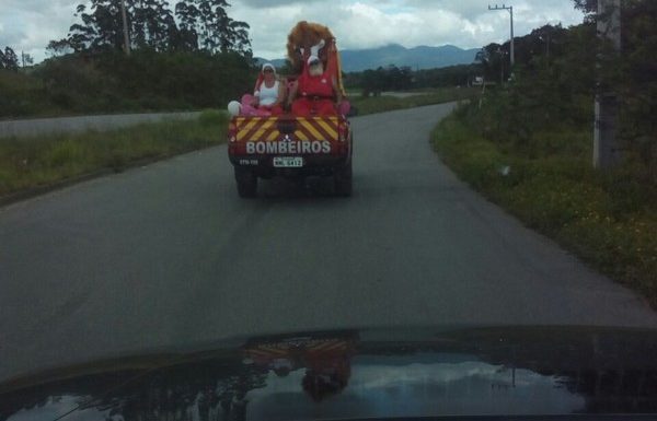 Natal da Magia distribui cerca de 3 mil brinquedos as criancas de cinco bairros de Itapoa 05