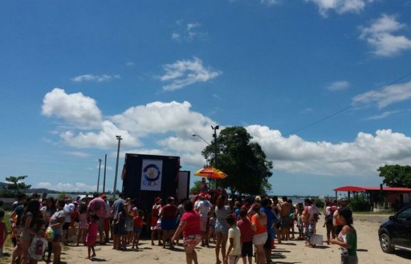 Natal da Magia distribui cerca de 3 mil brinquedos as criancas de cinco bairros de Itapoa 10