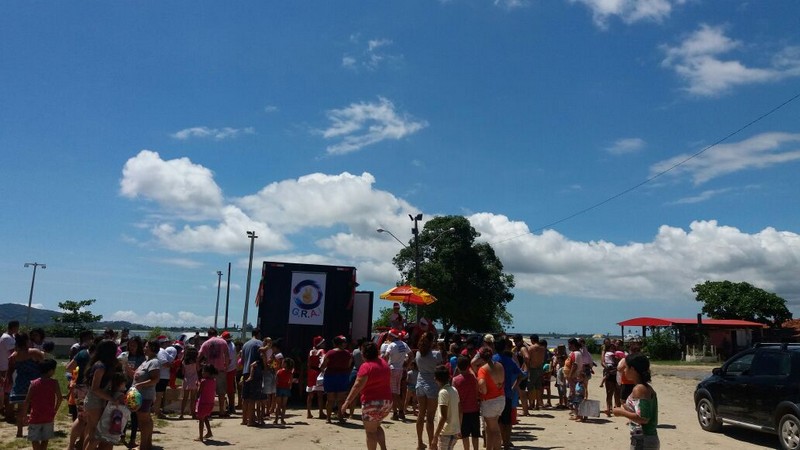 Natal da Magia distribui cerca de 3 mil brinquedos as criancas de cinco bairros de Itapoa 10