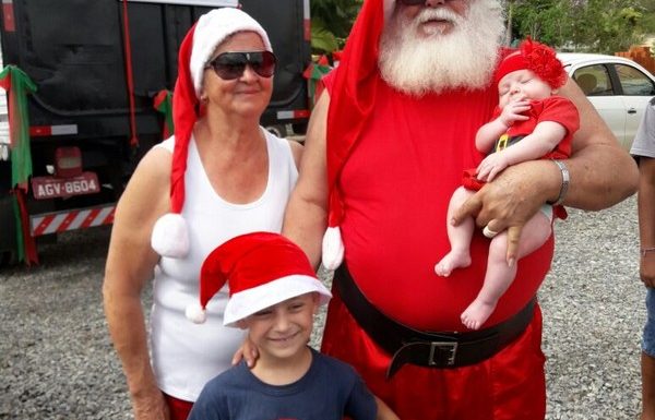 Natal da Magia distribui cerca de 3 mil brinquedos as criancas de cinco bairros de Itapoa 22