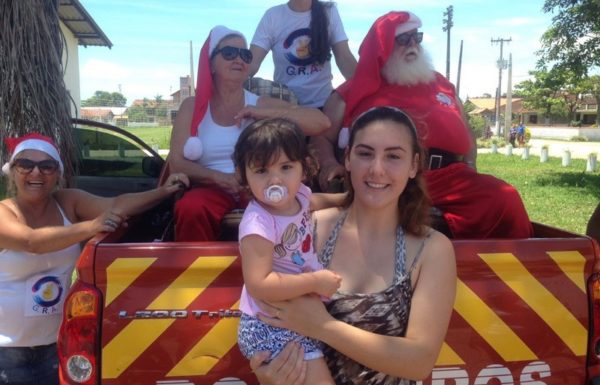 Natal da Magia distribui cerca de 3 mil brinquedos as criancas de cinco bairros de Itapoa 26