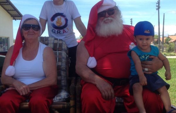 Natal da Magia distribui cerca de 3 mil brinquedos as criancas de cinco bairros de Itapoa 27