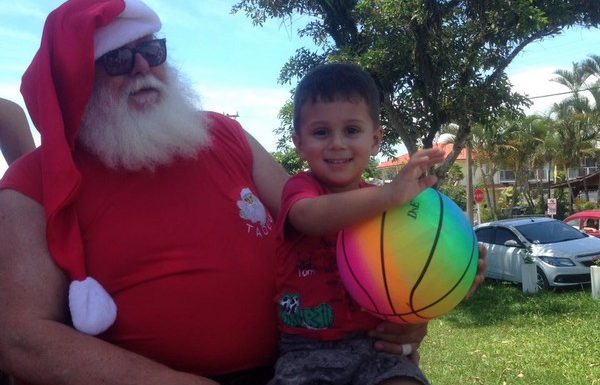 Natal da Magia distribui cerca de 3 mil brinquedos as criancas de cinco bairros de Itapoa 30