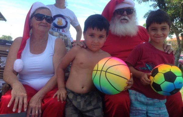 Natal da Magia distribui cerca de 3 mil brinquedos as criancas de cinco bairros de Itapoa 38