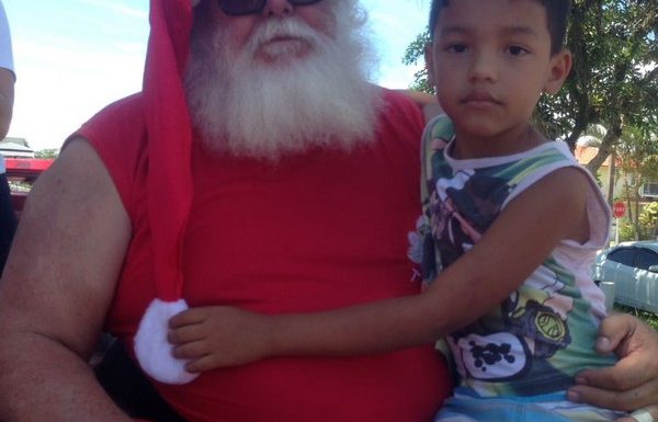 Natal da Magia distribui cerca de 3 mil brinquedos as criancas de cinco bairros de Itapoa 39