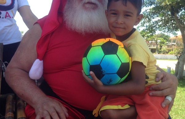 Natal da Magia distribui cerca de 3 mil brinquedos as criancas de cinco bairros de Itapoa 41