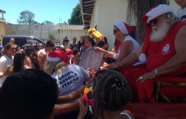 Natal da Magia distribui cerca de 3 mil brinquedos as criancas de cinco bairros de Itapoa 44