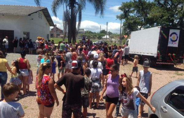 Natal da Magia distribui cerca de 3 mil brinquedos as criancas de cinco bairros de Itapoa 48