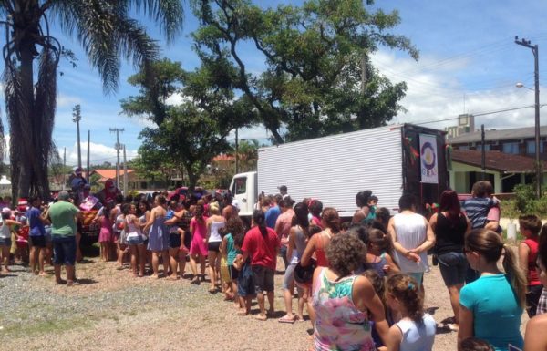 Natal da Magia distribui cerca de 3 mil brinquedos as criancas de cinco bairros de Itapoa 54