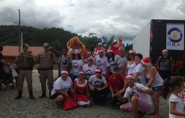 Natal da Magia distribui cerca de 3 mil brinquedos as criancas de cinco bairros de Itapoa 62