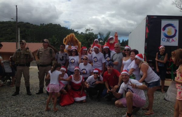 Natal da Magia distribui cerca de 3 mil brinquedos as criancas de cinco bairros de Itapoa 63