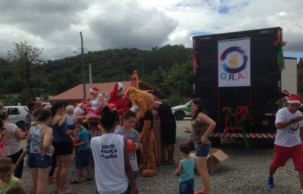 Natal da Magia distribui cerca de 3 mil brinquedos as criancas de cinco bairros de Itapoa 66