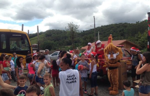 Natal da Magia distribui cerca de 3 mil brinquedos as criancas de cinco bairros de Itapoa 67