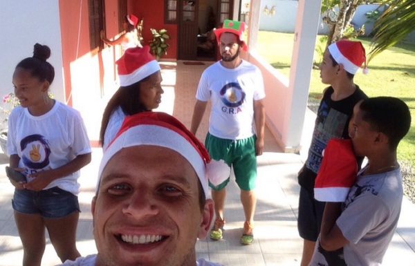 Natal da Magia distribui cerca de 3 mil brinquedos as criancas de cinco bairros de Itapoa 71