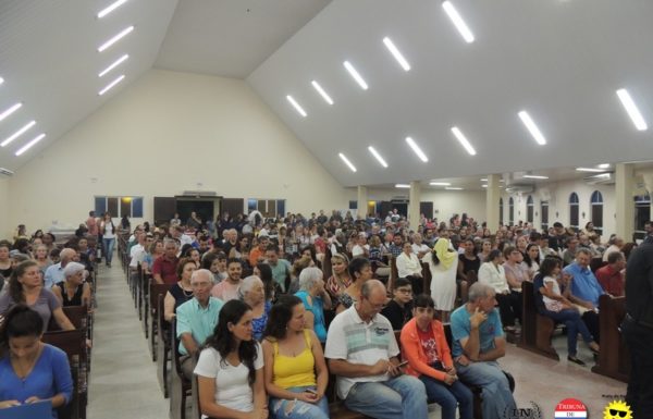 apresentacao musical o menino do tambor na igreja matriz e sucesso de publico 56