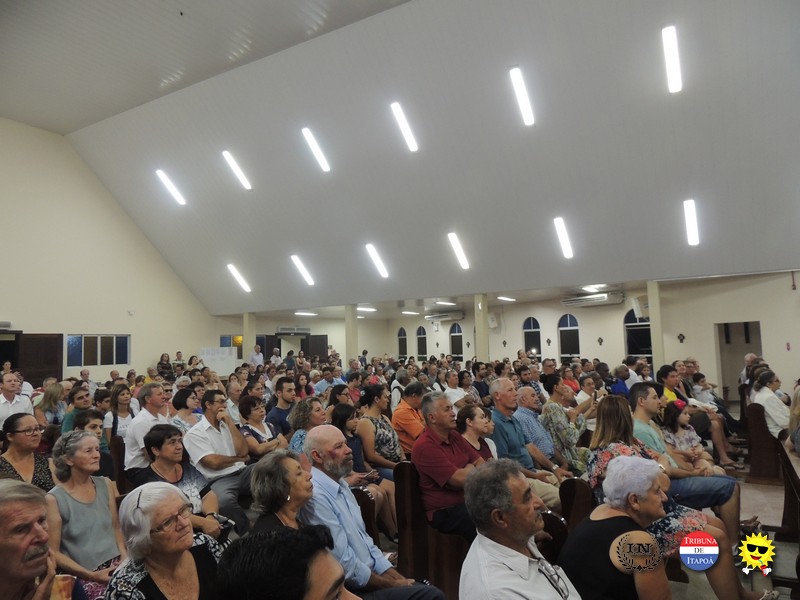 apresentacao musical o menino do tambor na igreja matriz e sucesso de publico 61