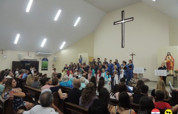 apresentacao musical o menino do tambor na igreja matriz e sucesso de publico 62