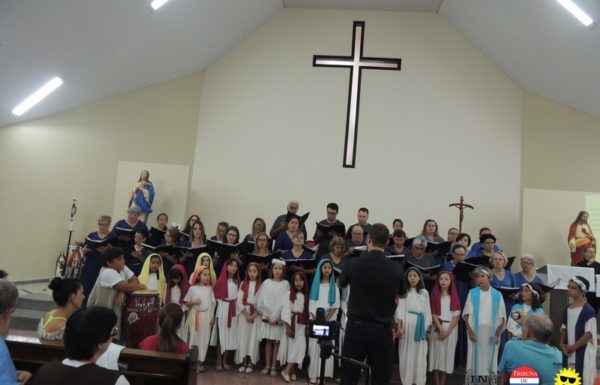apresentacao musical o menino do tambor na igreja matriz e sucesso de publico 63
