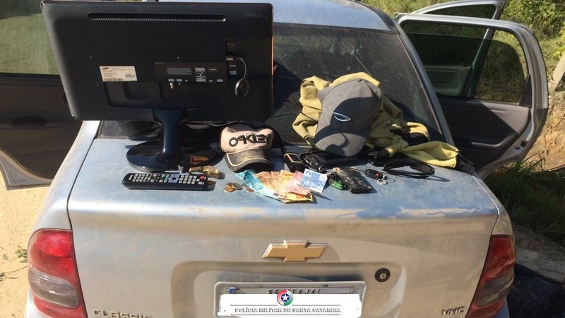 pm de Itapoa recupera veiculos e prende um suspeito após assalto 2