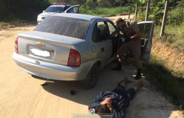 pm de Itapoa recupera veiculos e prende um suspeito após assalto 3