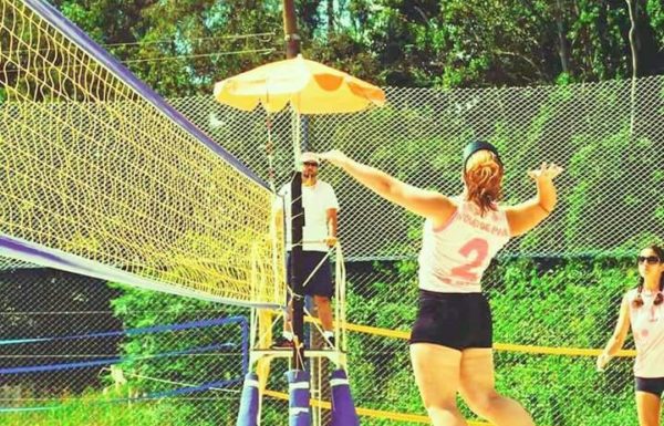 Meninas do volei de praia de Itapoa se destacam em competicoes regionais 01