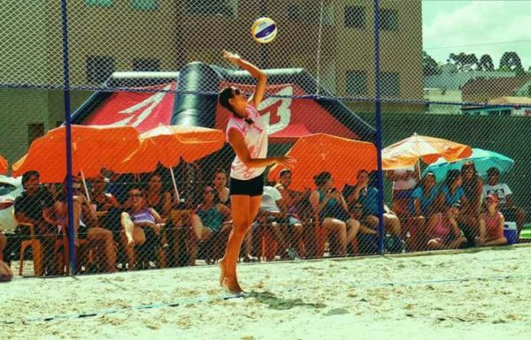 Meninas do volei de praia de Itapoa se destacam em competicoes regionais 02