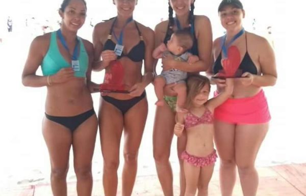 Meninas do volei de praia de Itapoa se destacam em competicoes regionais 09