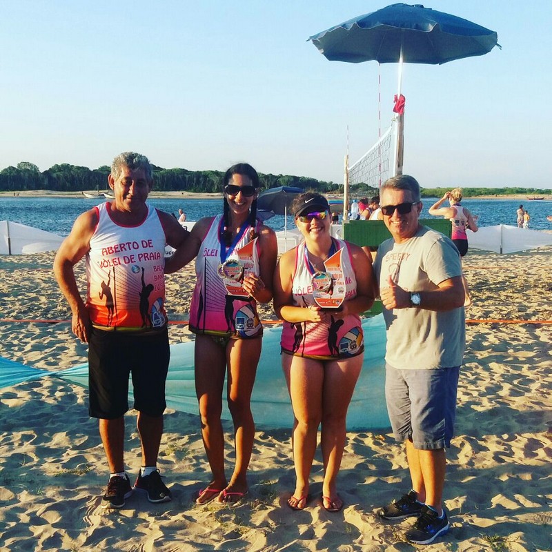 Meninas do volei de praia de Itapoa se destacam em competicoes regionais 12