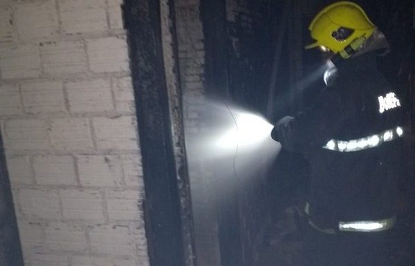 bombeiros militares de itapoa atendem ocorrencia de incendio em residencia do Pontal 03