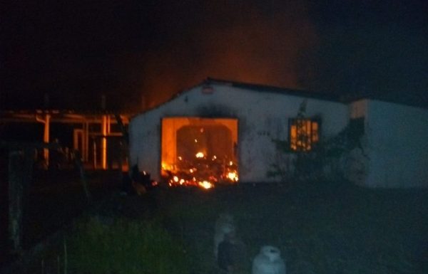 bombeiros militares de itapoa atendem ocorrencia de incendio em residencia do Pontal 13