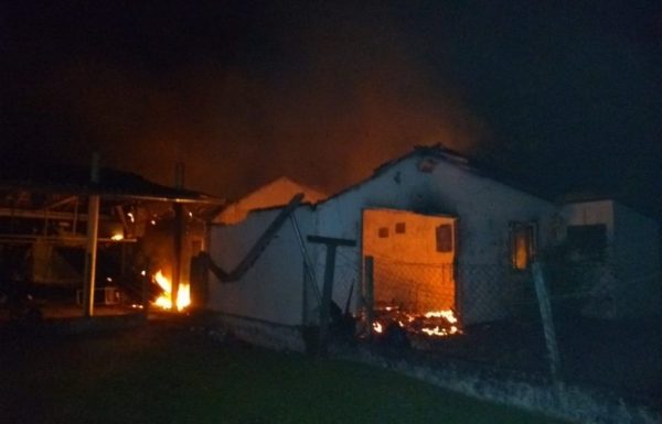 bombeiros militares de itapoa atendem ocorrencia de incendio em residencia do Pontal 17