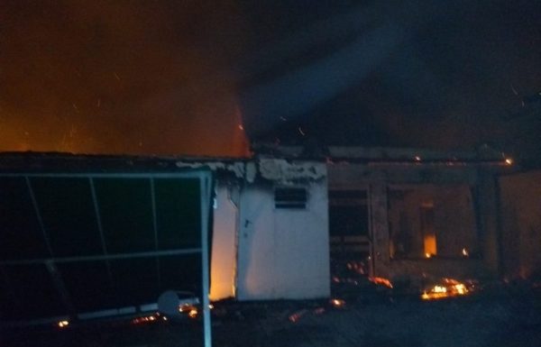 bombeiros militares de itapoa atendem ocorrencia de incendio em residencia do Pontal 18
