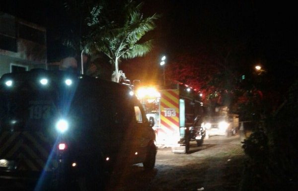 Bombeiros atendem ocorrencia de incendio no Cambiju 1