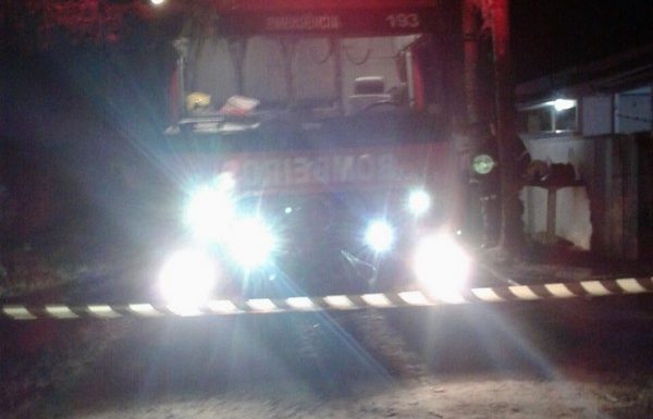 Bombeiros atendem ocorrencia de incendio no Cambiju 2