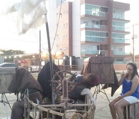 Itapoa recebe peca teatral Baus do Tesouro 08