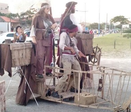 Itapoa recebe peca teatral Baus do Tesouro 13