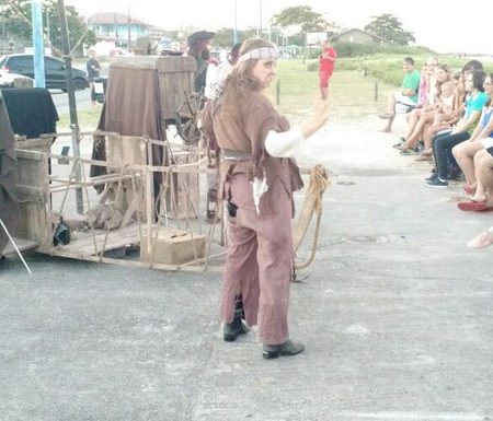 Itapoa recebe peca teatral Baus do Tesouro 15