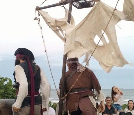 Itapoa recebe peca teatral Baus do Tesouro 16