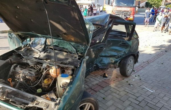 Homem morre e tres ficam feridos em acidente envolvendo viatura da pm 1