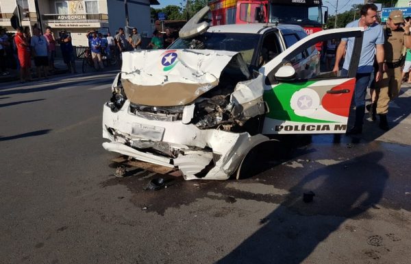 Homem morre e tres ficam feridos em acidente envolvendo viatura da pm 3